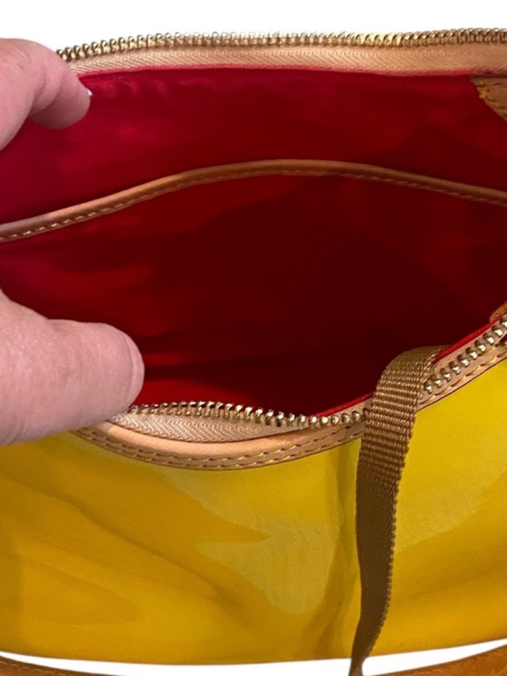 Stunning Yellow Dooney & Bourke Patent Leather Shoulder Bag EUC COA - Picture 11 of 15